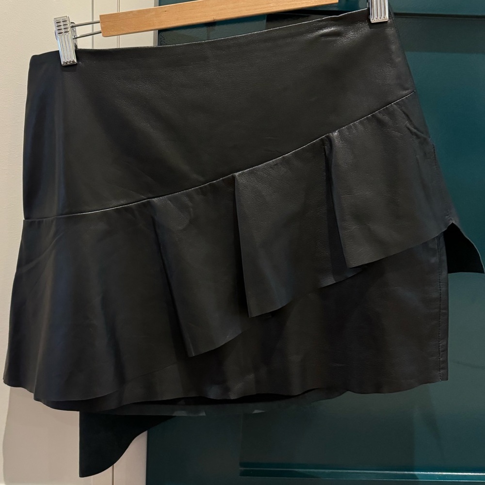 joie 100% lamb leather mini skirt (size 6)